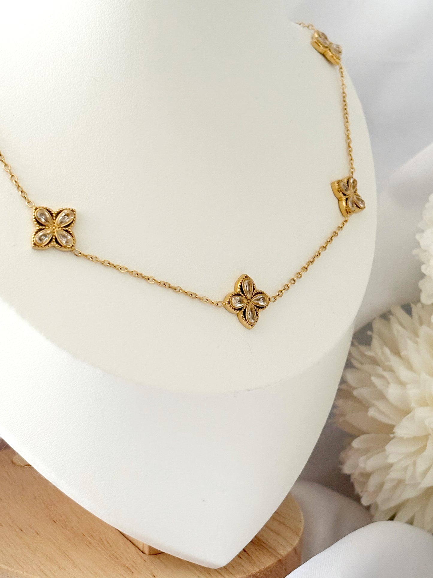 Collier MONA