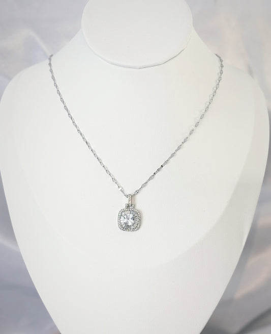 Collier DUBAI